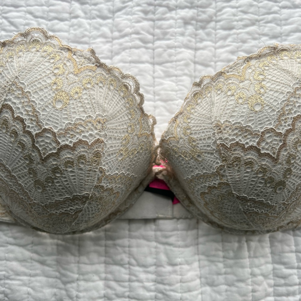 Strapless bra with light gold details